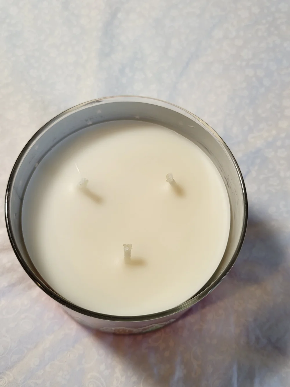 White Barn Bright Christmas Morning Candle Tin - Pink, Red, Green, Gold, Brown - Picture 4 of 4